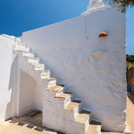 Aneraida House *