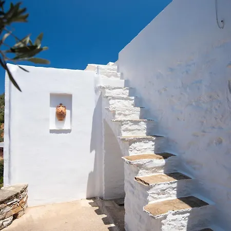 Aneraida House *