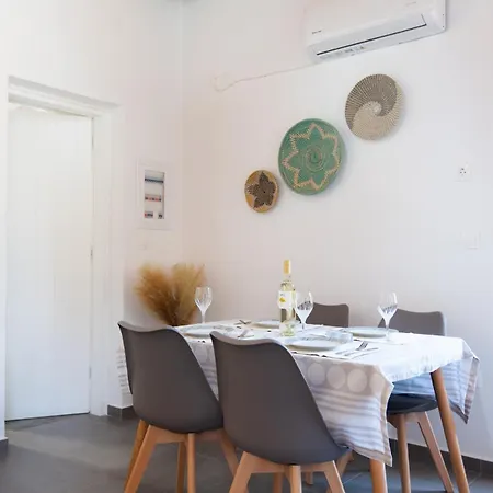 Aneraida House